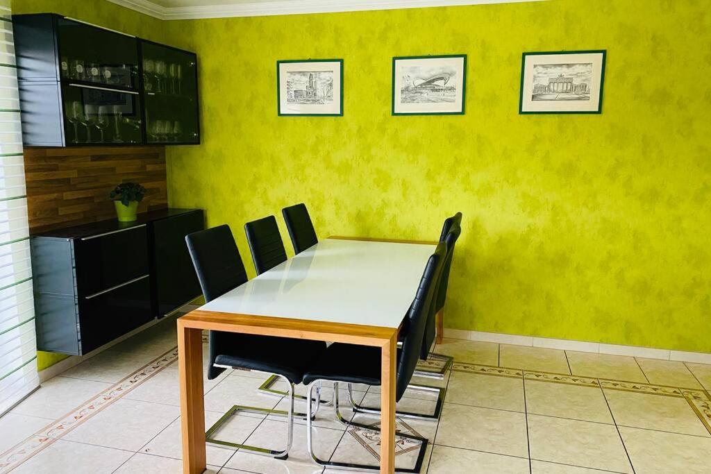 Grosses 4 Zimmer Apartment Naehe Messe Hannover Exteriör bild