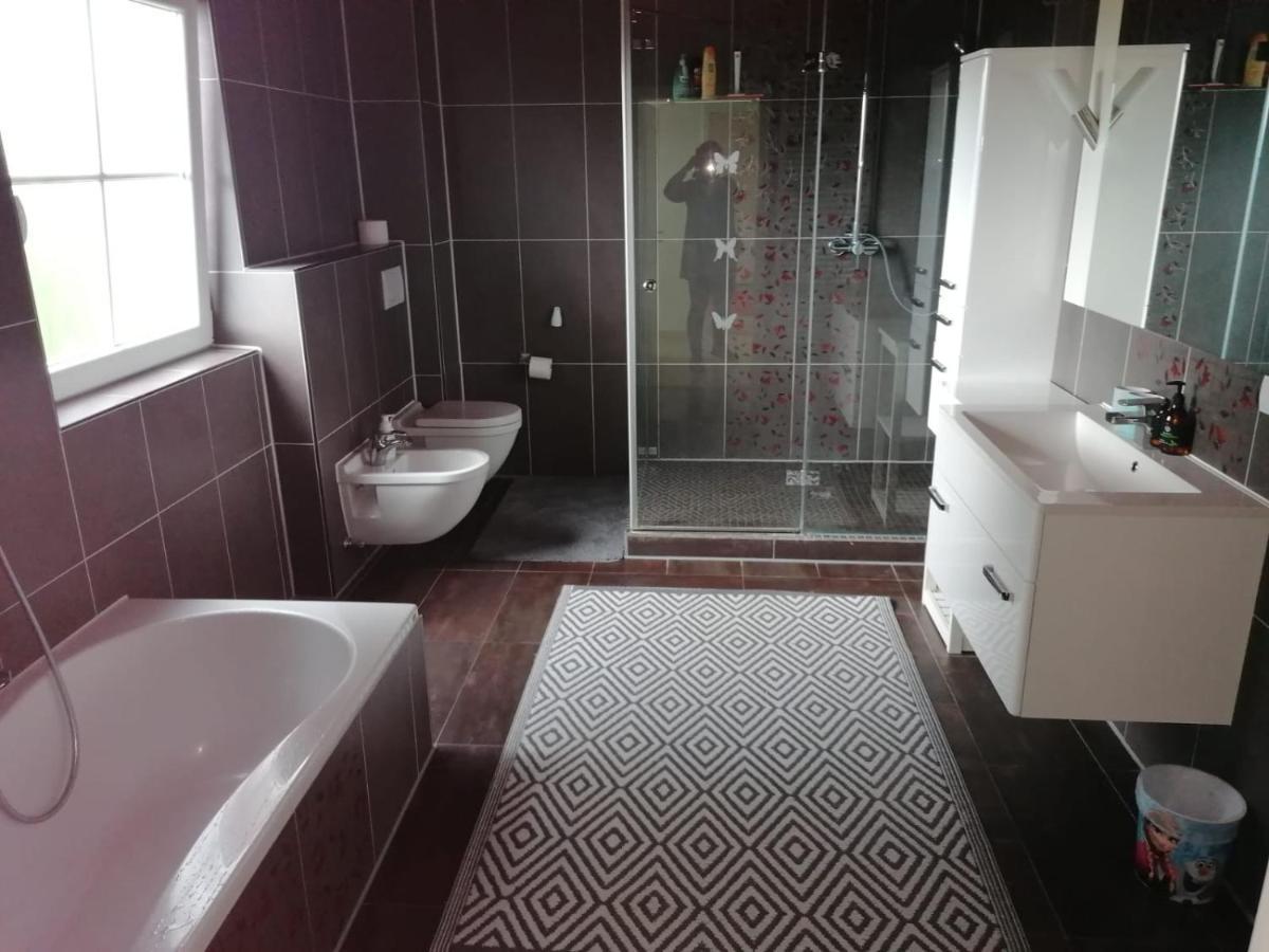 Grosses 4 Zimmer Apartment Naehe Messe Hannover Exteriör bild